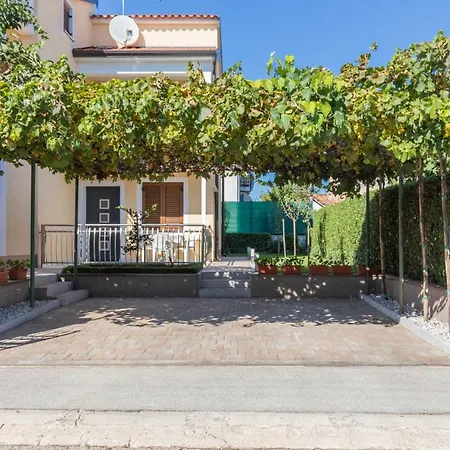 Rino, Apartment Porec